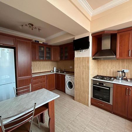 Lesi Apartament Erevan Esterno foto