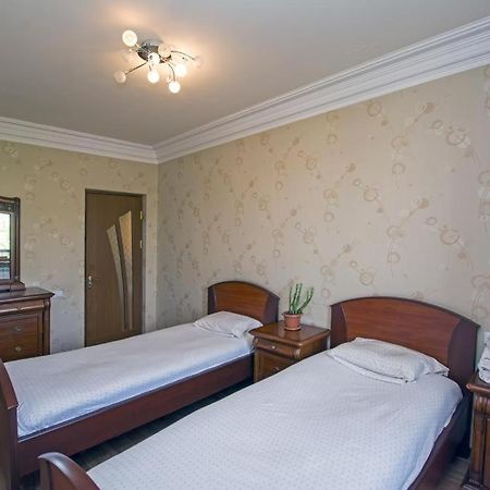 Lesi Apartament Erevan Esterno foto