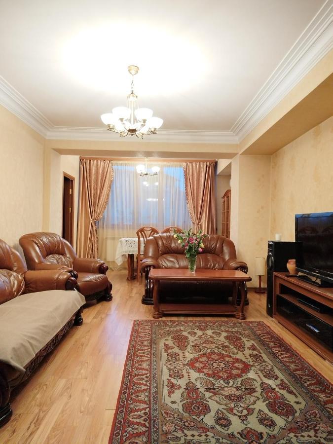 Lesi Apartament Erevan Esterno foto