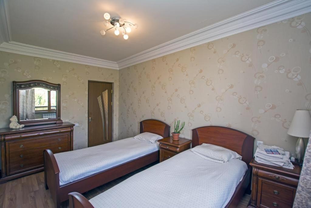 Lesi Apartament Erevan Esterno foto